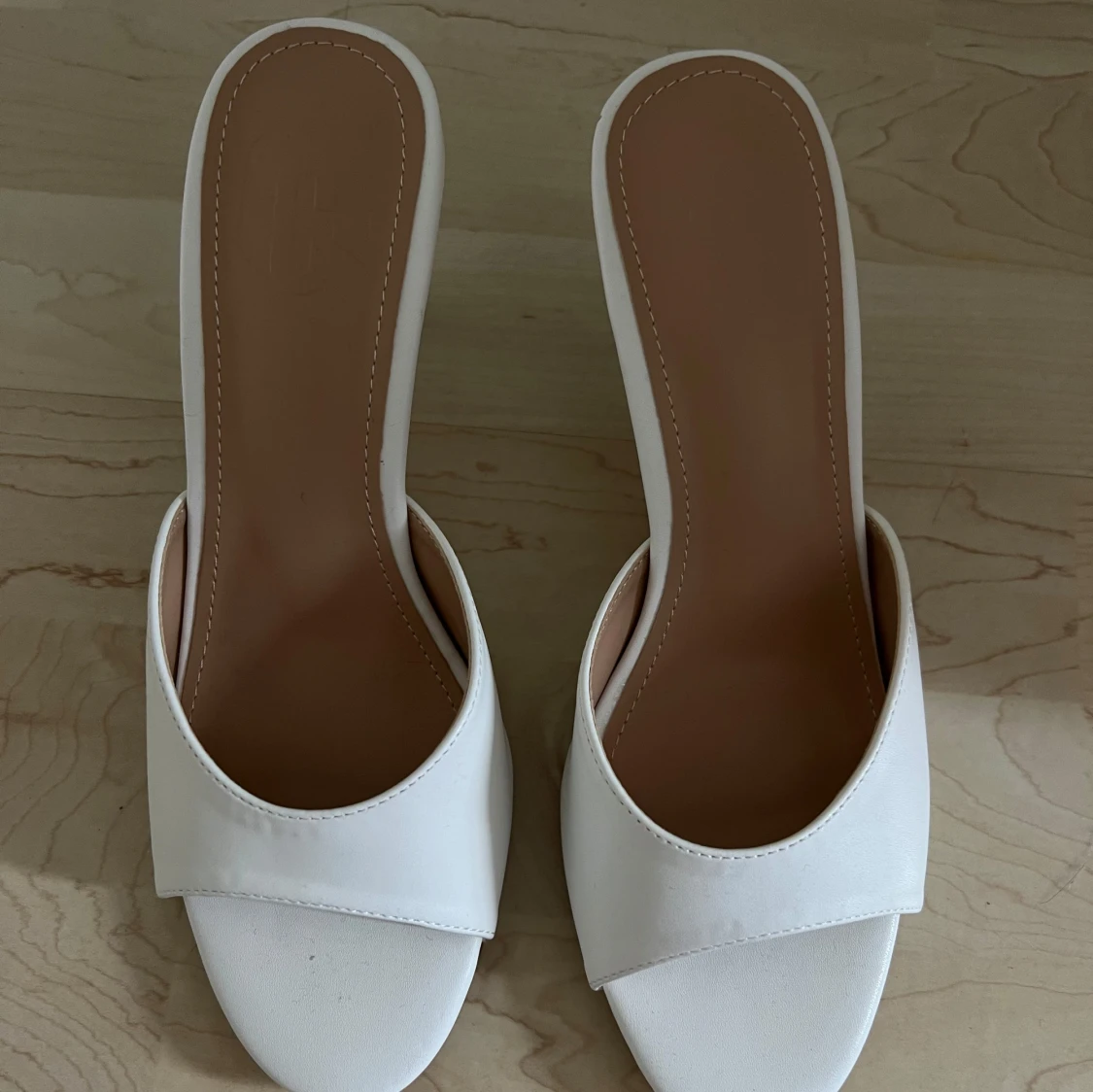 Vita klackskor  - 90