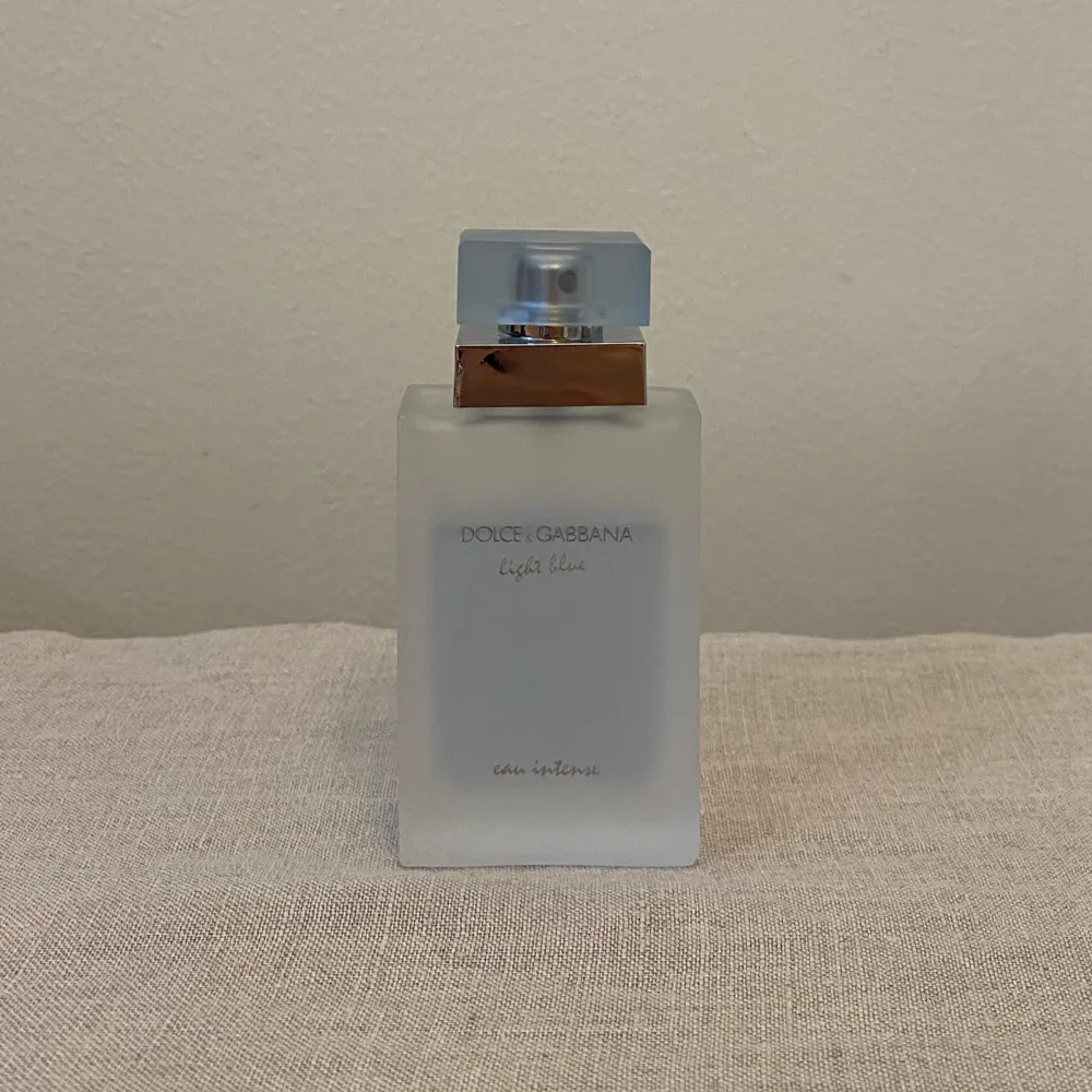 Dolce & Gabbana Light Blue D&G Eau Intense Eau De Parfum 25 ml, lite använd, se bilder 🩵. Parfym.