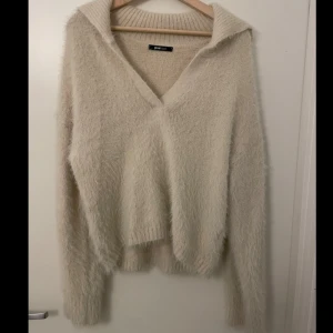 Luddig finstickad tröja - Supermysig tröja med öppen uringning