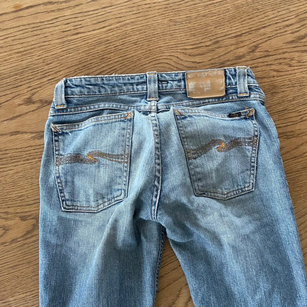 Jättesnygga lågmidjade jeans som inte kommer till lika mycket användning! Tryck ej på köp nu innan kontakt🫶🏻. Jeans & Byxor.