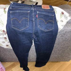 Levi’s jeans bootcut, Strl: 26✨ Knappast använda😍 Möts upp i 📍Halmstad