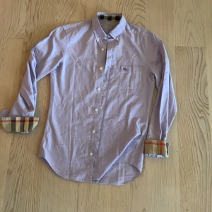  Burberry skjorta  -  Storlek extra small 