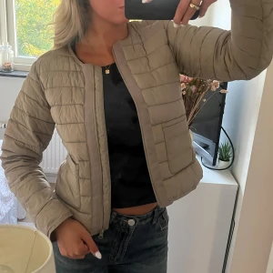 Höst jacka  - Höstjacka! Aldrig använd storlek s 