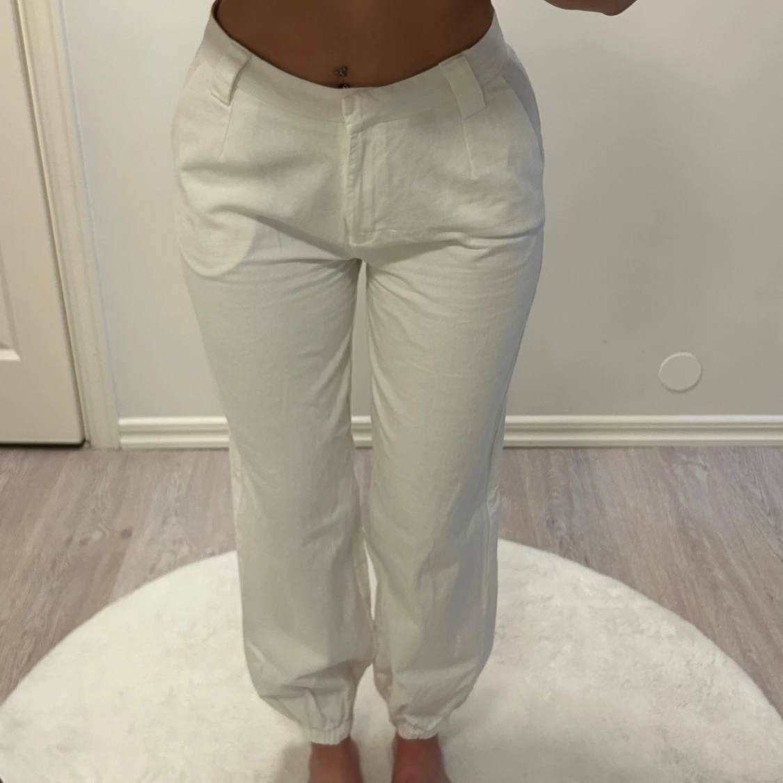 Medelhöga jeans från NLY - 90