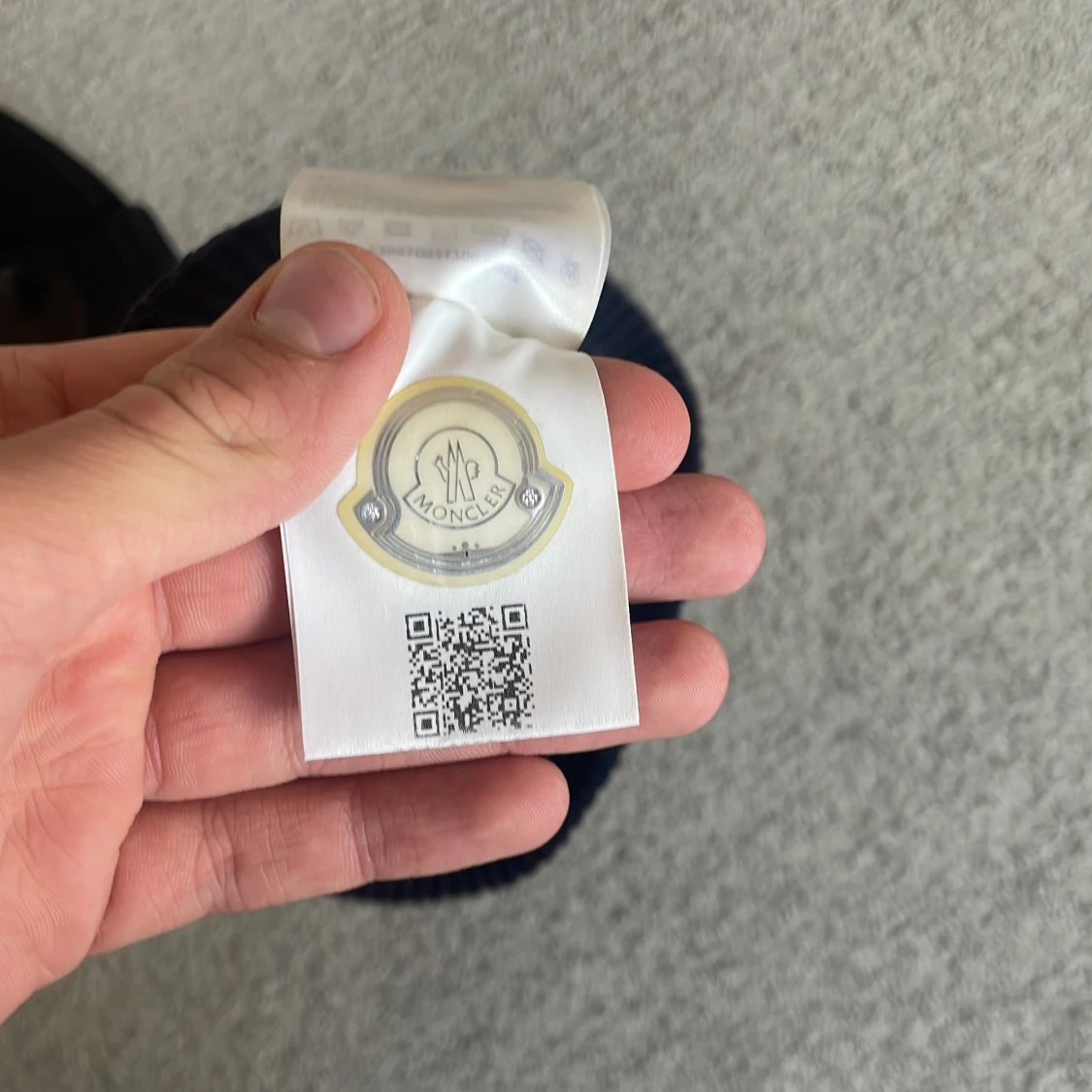 Moncler mössa  - 90