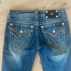 Miss me jeans - Miss me jeans i storlek 26! Väldigt bra skick och har inga defekter! Pris kan diskuteras. Skriv för frågor eller bilder🤍