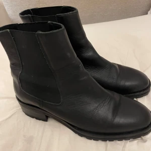 Ankelboots i nyskick  - Svarta boots i bra skick utan anmärkning 