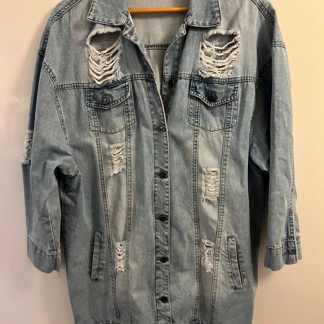 Sliten jeansjacka från Just B