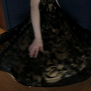 Klänning - Vacker klänning som aldrig är använd. Den köptes för en bal som inte blev av. Den är lite insydd, så lite mindre än storleken (ca 70 cm i midjan). Pris kan diskuteras vid smidig affär! 🥰