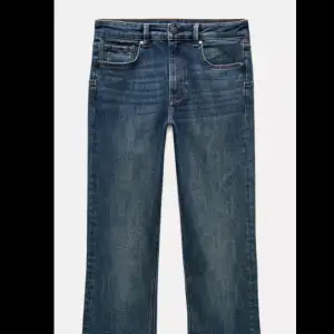 Super fin, men tyvärr för liten för mig. Dessa jeans är från zara, använts 1 gång då jag mäkte att den inta passa mig