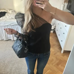 Svart fest topp - Jättefin onesholder topp från zara 