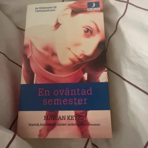 En oväntat semster  - Bara läst igenom en gång annars har den bara varit på en hylla! Bra kvalitet 💕