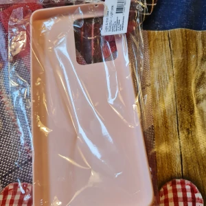 Mobil skal samsung galaxy s 20 - Pga felköp så säljar jag helt ny mobilskal för samsung galaxy s 20ultra.  Ny skick.