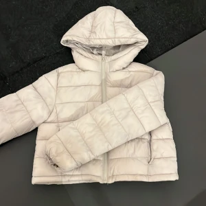 Dunjacka😻😻😻 -  Superfin dunjacka från Zara i bra skick💗 Priset kan diskuteras vid snabb affär🫶