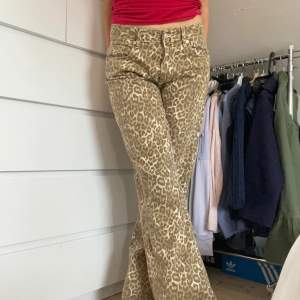 Leopard jeans från zara