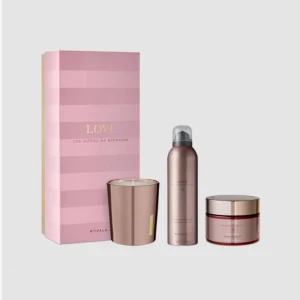 Ny! Present box LOVE från rituals  - Slutsåld sedan länge så ett riktigt samlarobjekt. Innehåller, doftljus, dusch skum och body scrub i full size. Fler bilder kan skickas vid efterfrågan 💗 Perfekt present till någon som saknat denna doft från rituals. Kan även säljas separat. Ljus 375:-body créme 250:- dusch gel 165:-