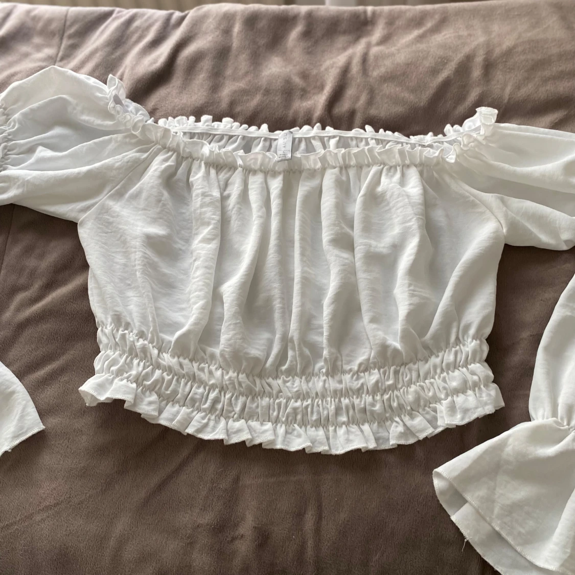 Vit offshoulder blus