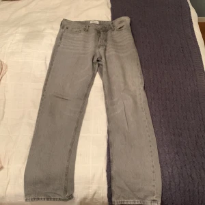 Jack and Jones jeans - Säljer min Jack and Jones jeans som börjar bli för små. Nyskick 