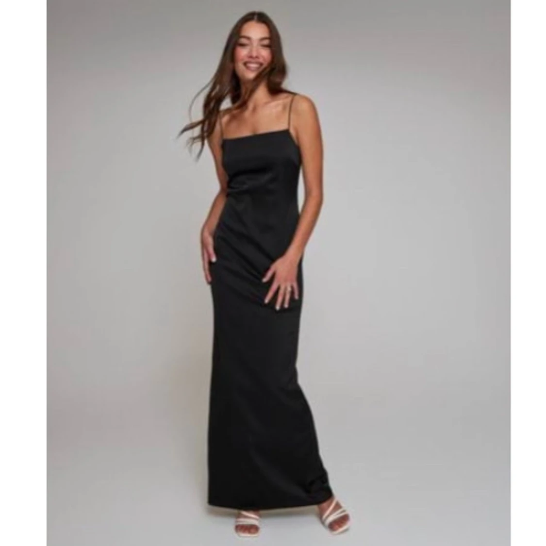 Svart långklänning från Nelly