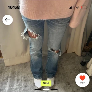 Diesel jeans w26 L30 - Säljer min diesel jeans då de inte är min stil och är för korta för mig😊 köpte de på Plick för 650kr   Ops! Lånade bilder
