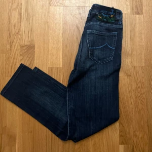 Jacob Cohen Jeans - Nyskick! Storlek 29, 30 funkar också! Nypris ligger på 5000. Riktigt snygg färg och perfekta nu till höst/vinter 🍂  Hör av dig vid frågor🙌🏽