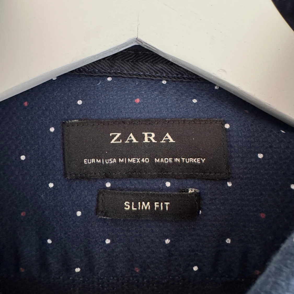 Blå prickig skjorta från Zara - 90