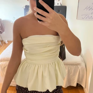 Söt topp - Säljer denna topp pga kommet inte till användning 