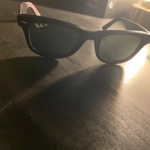  Raybands glasögon  - Raybands vet ej om de är äkta helt funktionellt tappat lite färg på bågarna