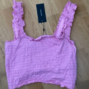 Topp Vero Moda - Jättesöt topp från Vero Moda, ny med lappar kvar