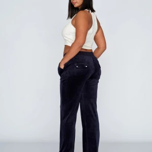 Juicy Couture  - Säljer massa Juicy Couture plagg knappt andvända inga skador o i allmänt fint skick har massa olika storlekar o färger!