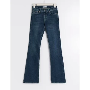 lågmidjade jeans (skriv för egen bild) - bra skick, säljer på grund utav att dom inte kommer till andvändning 