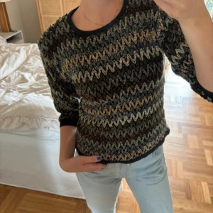 Stickad tröja storlek S - Superfin stickad tröja med ”missoni” mönster i storlek S. Superfint skick.