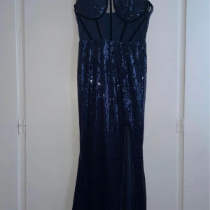 Festklänning  - Helt ny och oanvänd festklänning, säljer pga att det är inte min storlek 