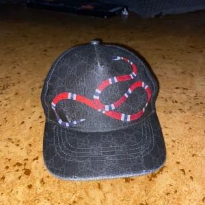 Gucci snake keps - Använd relativt mycket, bästa på marknaden