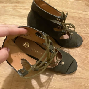 Snygga skor  - Jättefina, nyskick. Sitter jättefint på. Gratis leverans i Stockholm 