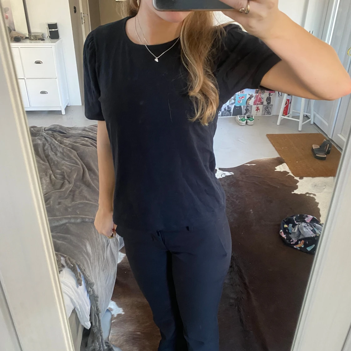 Svart t-shirt med puff-ärm