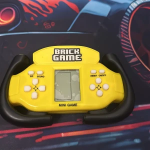 Brick game - Nästan ny använd ett par gånger har över 20 spel som Tetris och med mera.