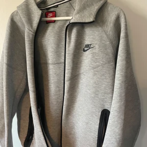 Nike tec  - Grå Nike tec 