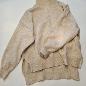 Tröja från h&m s - Tröja från h&m med slits s