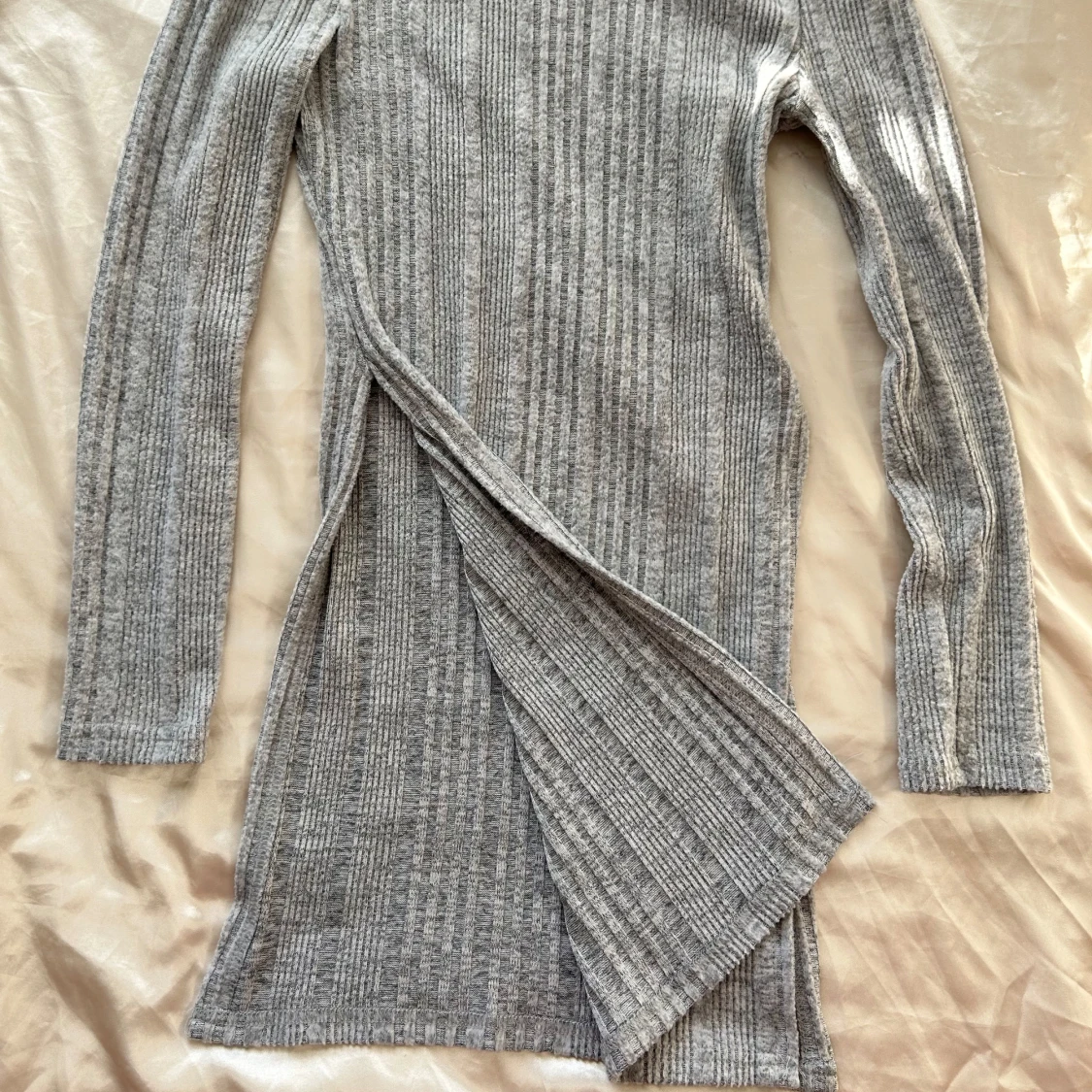 Grå ribbad långärmad tröja - 90