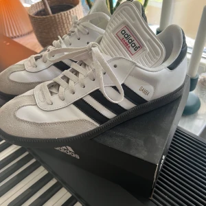  Adidas samba+kvitto o box   - Helt nya, låda+kvitto medföljer! Skriv vid funderingar🙌