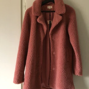 Rosa kappa/jacka🧥 - Ej andvänd prislappen kvar💰