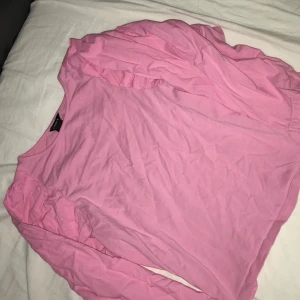 Rosa tröja m puffärmar  - Fin rosa tröja/blus i bra skick!  