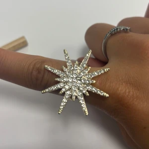 Alfa star ring - Alfa star ring i guld från IOAKU  Säljes pga köpt i fel färg, kan tänka mig och byta till en i silver, knappt använd. Nypris 699 säljer för 350