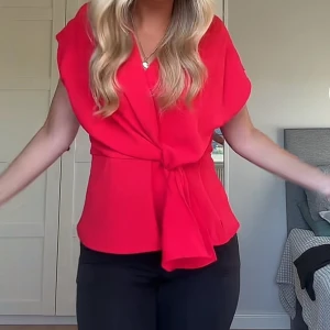 Zara blouse  - Lånade bilder‼️ Helt ny, med prislappen kvar. Nypris 329. Storlek S. Pris går att diskutera ❤️