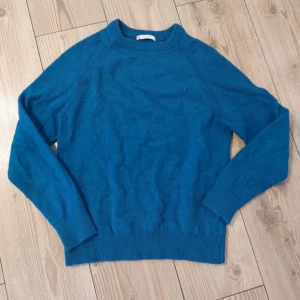 Stickad Tröja - En blå stickad tröja från Cubus, skön och bra passform.