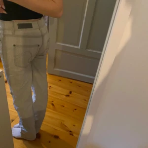 Sygga grå jeans!  - Det finns tecken på använing. Jag har sytt om dom till low waste! 💕