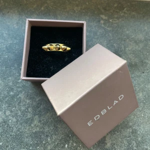 Edblad ring - Väldigt fint skick, fick den i april så relativt ny💓 nypris ligger på 350 men priset kan diskuteras🤞🏽❤️