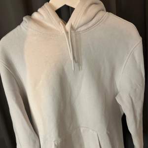  Hoodie från H&M i storlek S  Med en fläck på armen 80kr+ frakt