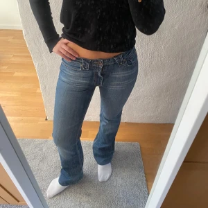Lågmidjade jeans  - Lågmidjade jeans från Lindex 🥰🥰Storlek 40 men mer som en S